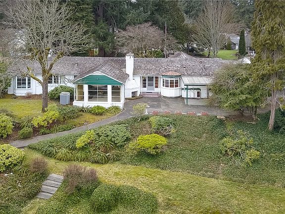 2nd image of 11819 Creekside Dr SW