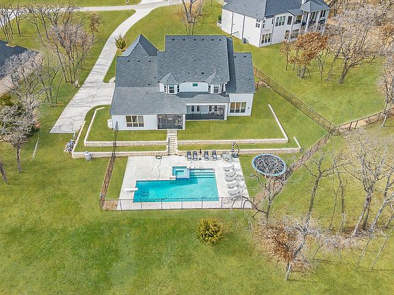 4th image of 520 Bonnards Peak Rd