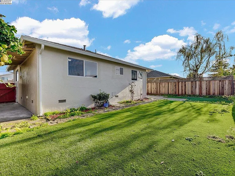 1827 Bandoni Ave — Photo 41