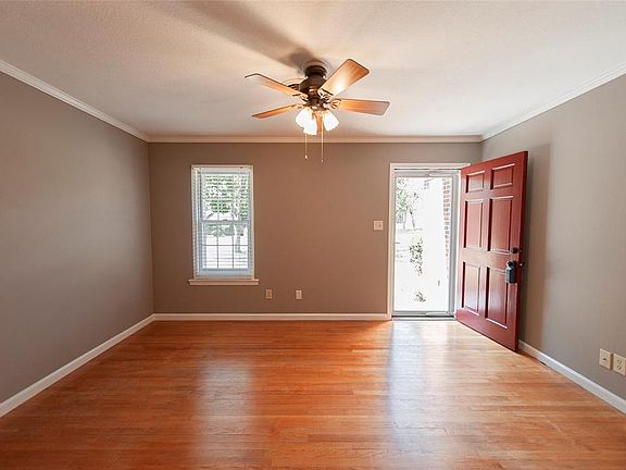 5th image of 831 Sir Michael Dr