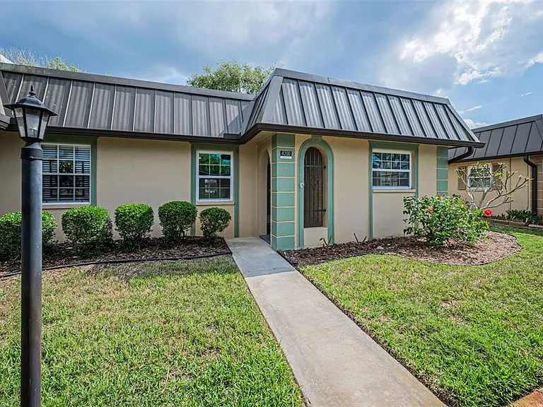 4200 Hampton Dr — Photo 1