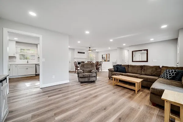 1015 Craig St — Photo 3