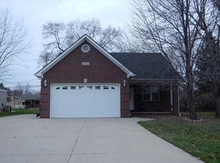 31795 Schoolcraft Ave, Fraser, MI