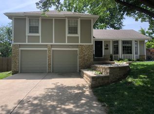 9924 Perry Dr, Overland Park, KS 66212