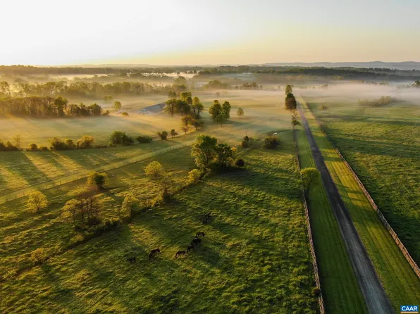 21515 Trappe Rd, Upperville, VA 20184