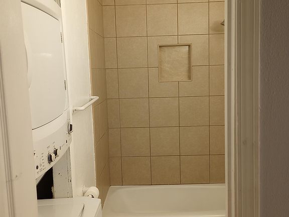 3rd image of 406 E Poos Dr