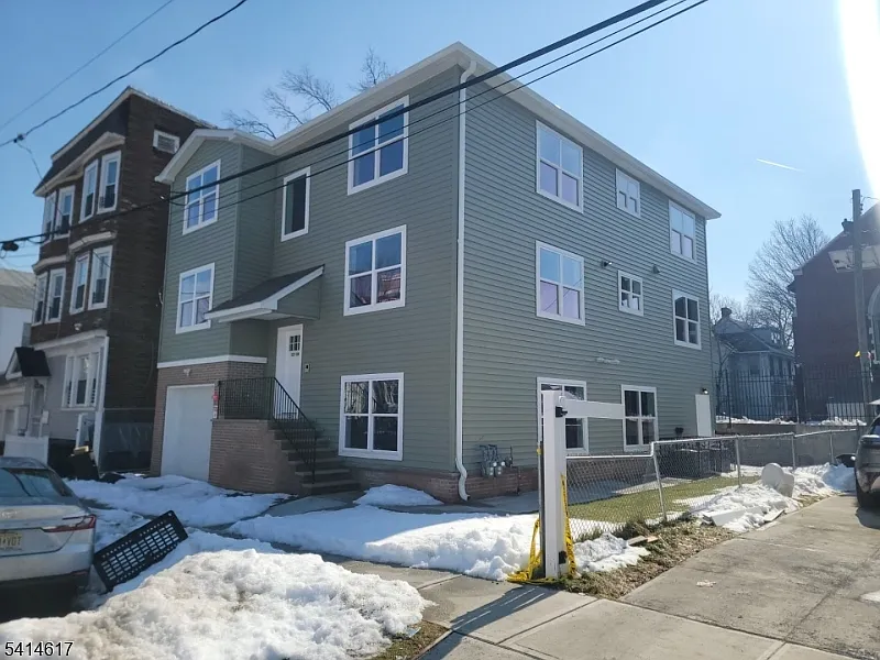 Building Photo - 122 Rose Ter