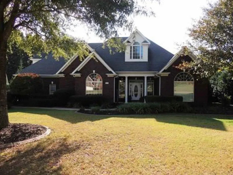 940 Lansfair Dr — Photo 1