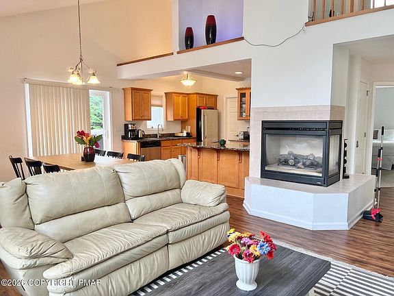 5th image of 64 Longview Dr