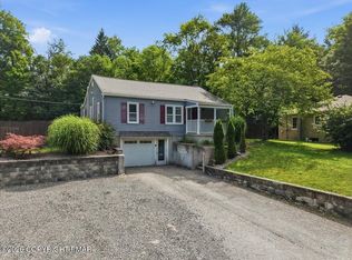 105 Periwinkle Ln, Stroudsburg, PA 18360