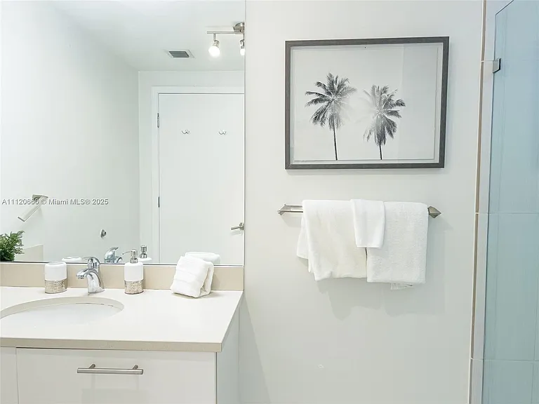 3250 NE 1st Ave #708 — Photo 23