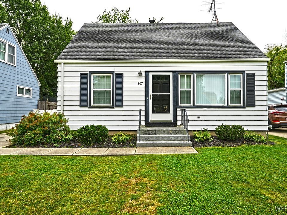 1st image of 807 Saint Lawrence Ave