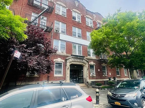 1953 65th St APT 3A, Brooklyn, NY 11204