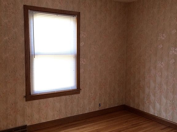 5th image of 3742 Russell Ave N