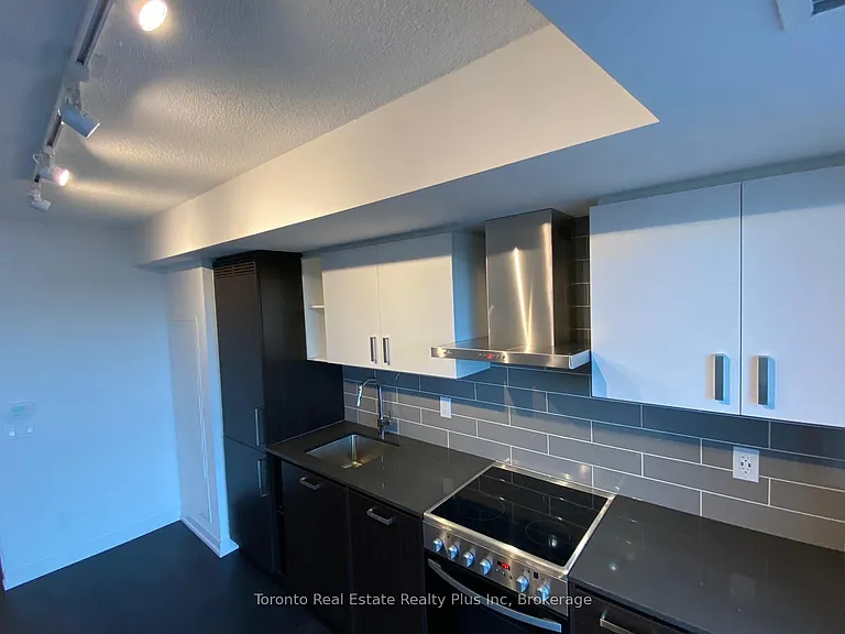 125 Redpath Ave #1111 — Photo 37