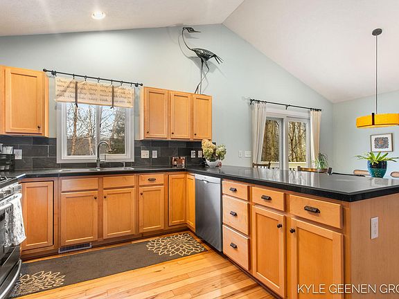3rd image of 6415 Palmetto Ct
