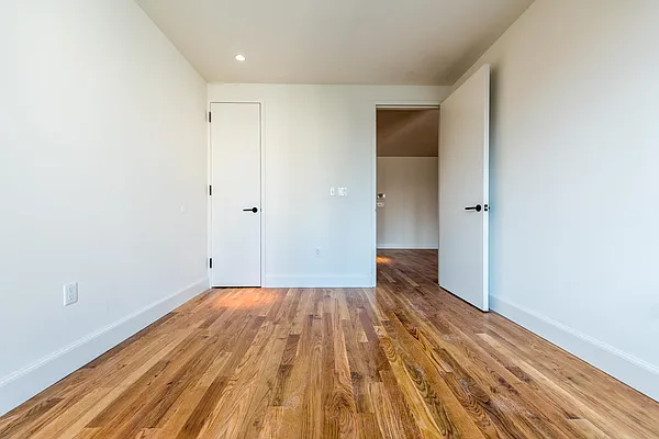 Rented by Nooklyn NYC LLC | media 120