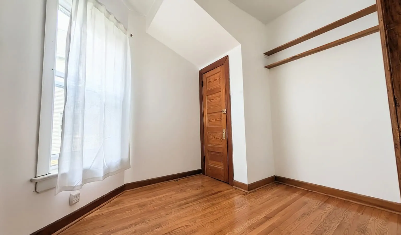 2 bed, 1200 sqft, $2,200 — Photo 3