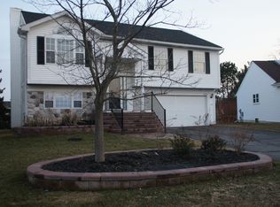 38317 S Williams Cir, Westland, MI 48186
