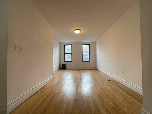 Rented by Hillel Realty Group | media 15