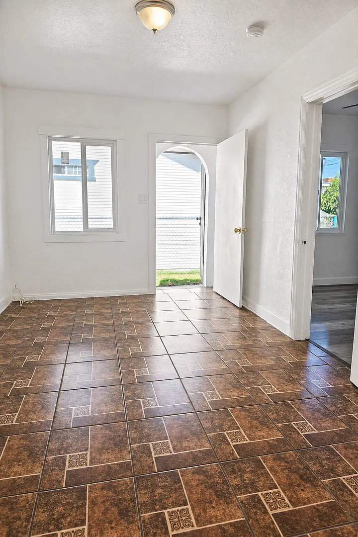 1117-1119 W. 58th Pl. — Photo 3