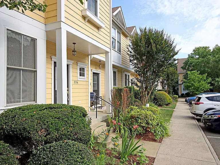 113-A Melbourne Park Cir — Photo 2