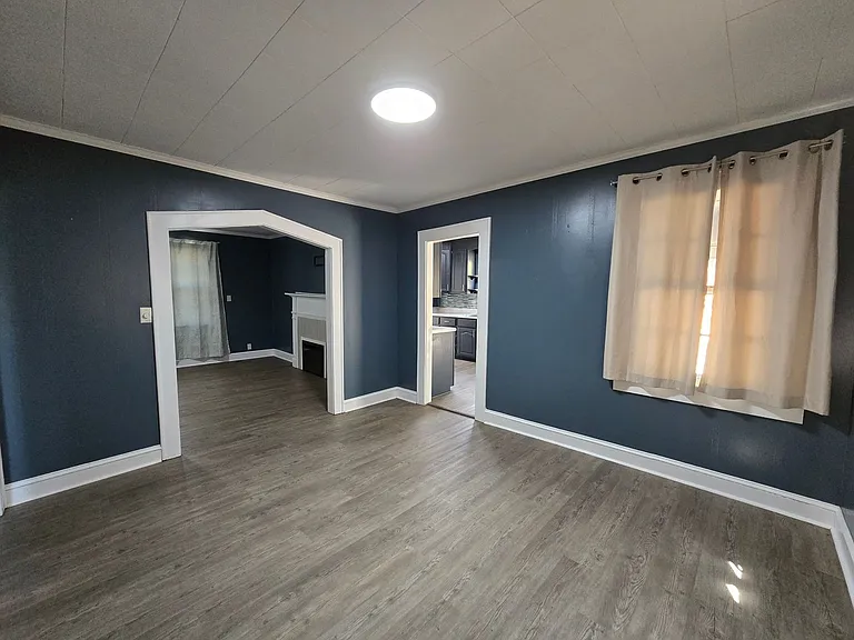 1932 Dogwood St — Photo 3