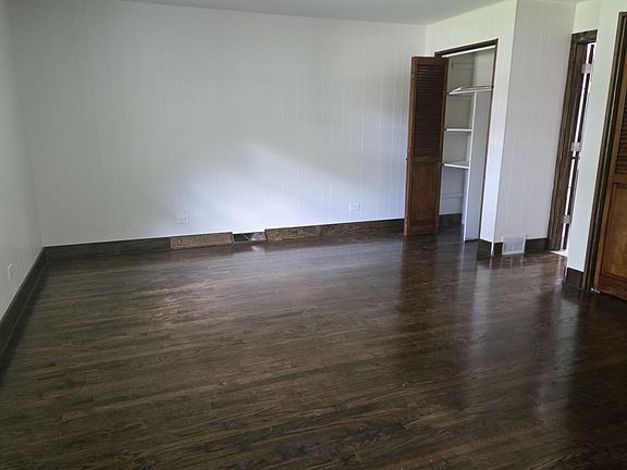 4th image of 420 E 156th Pl