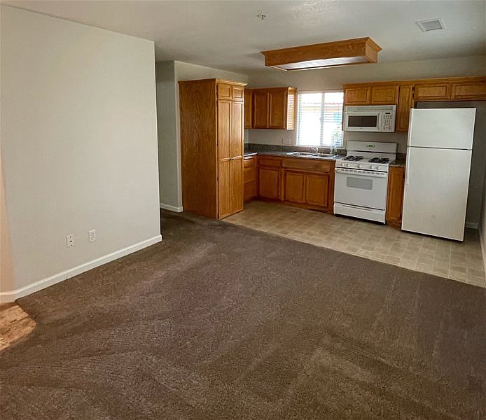 2nd image of 590 N Ferrocarril Rd