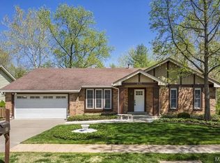 636 Oak Path Dr, Ballwin, MO