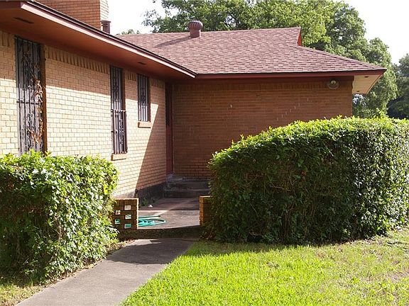 3rd image of 406 Town Creek Dr