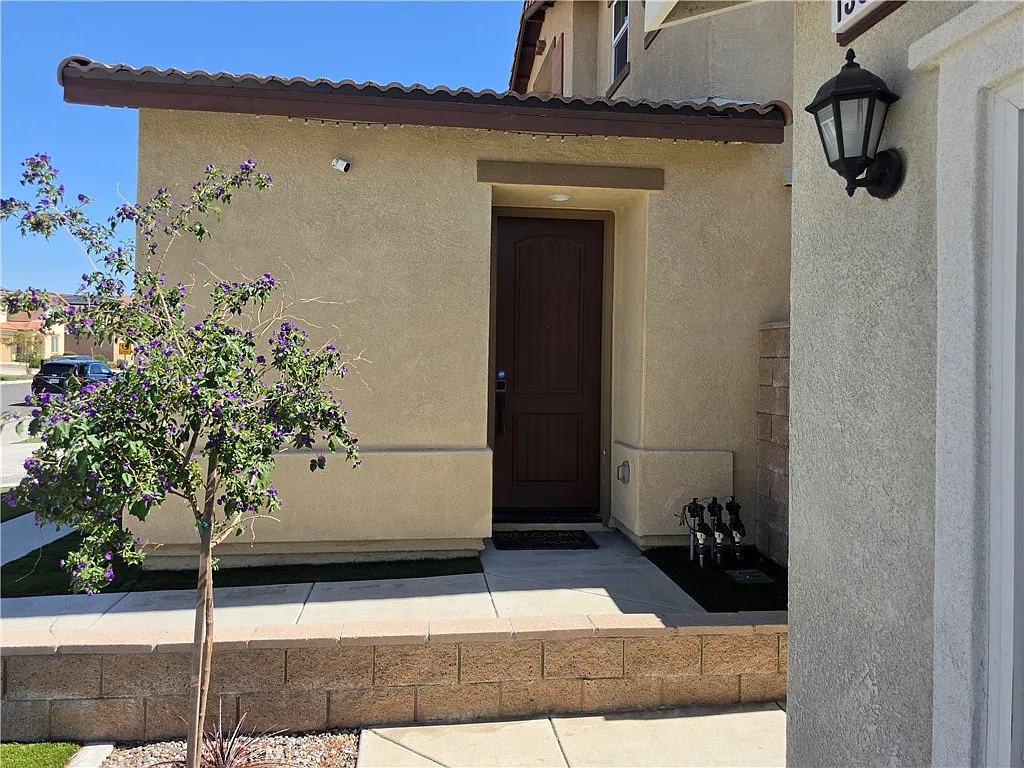 1 bed, 550 sqft, $1,900 — Photo 2