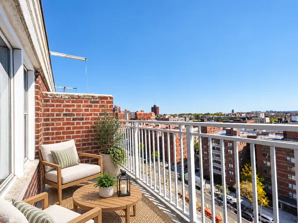 3131 Grand Concourse image 1 of 19