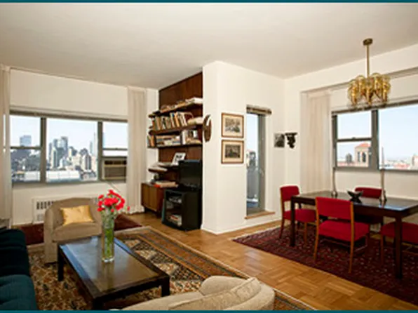 2 Fifth Avenue image 1 of 4