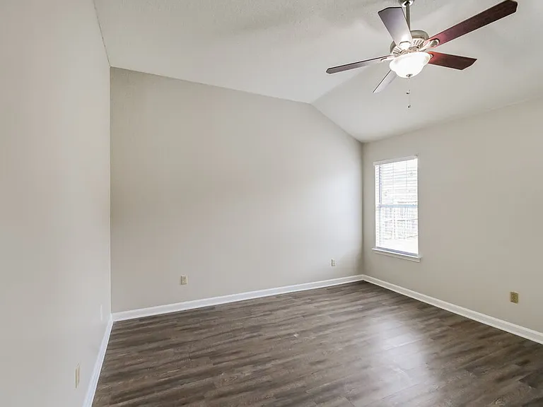 8262 Regal Bend Dr — Photo 9