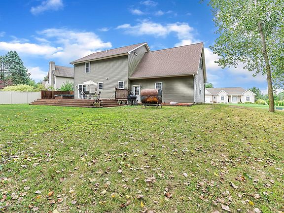 5th image of 504 N Miller Dr