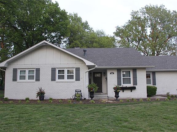 3rd image of 1701 S College Ave