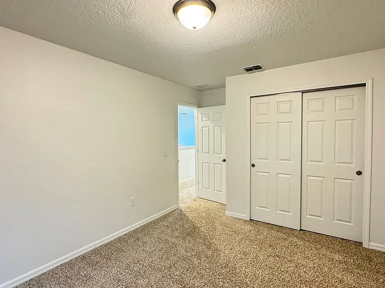 2401 White Tail St — Photo 32