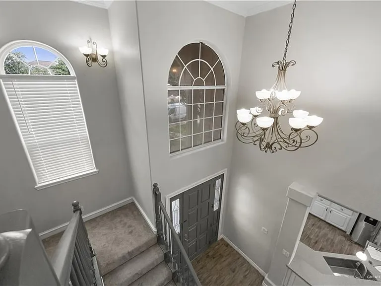 2711 Leslie St — Photo 19