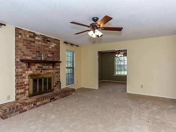 3rd image of 3110 Leeridge Dr