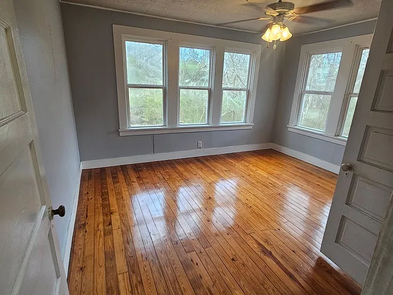 735 Floyd St — Photo 17