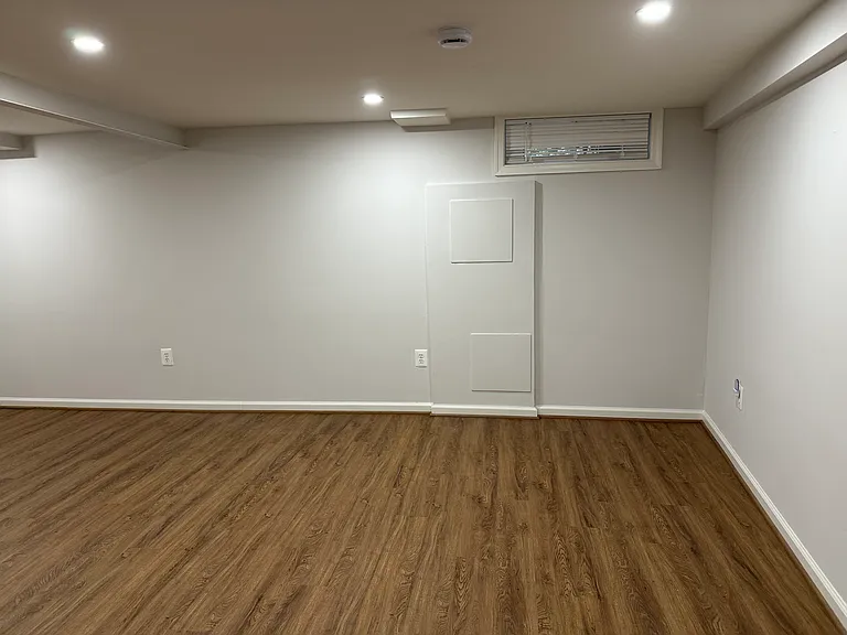 Spacious living room