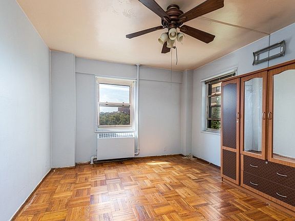 5th image of 4 Fordham Hill Oval APT 6D