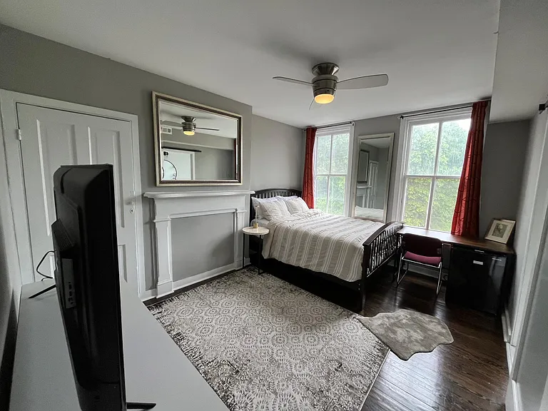 1511 W Lombard St — Photo 9