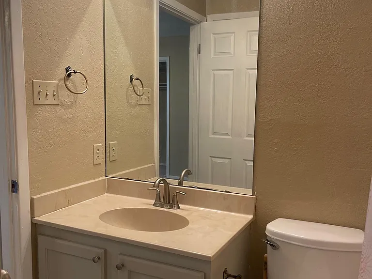 5101 Middlecoff Rd #5 — Photo 5