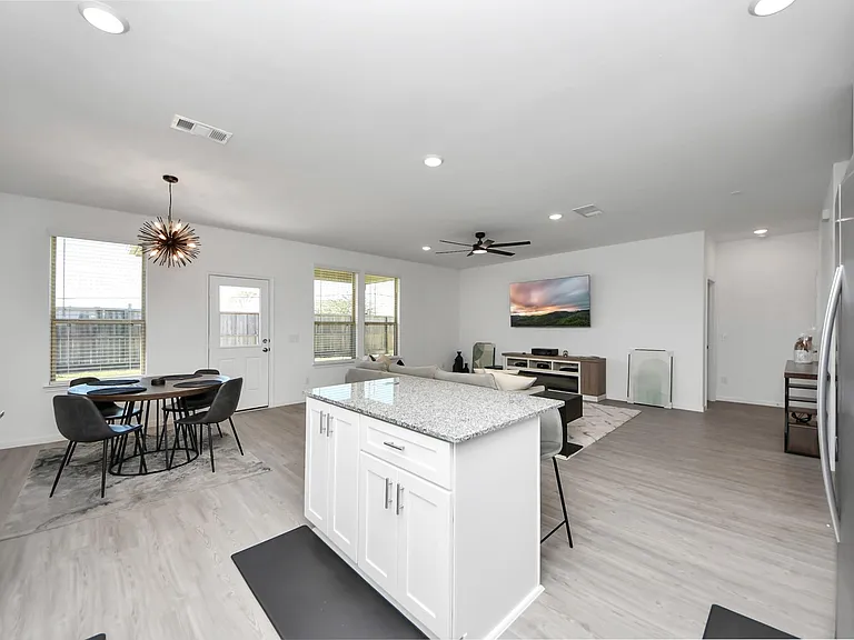 3113 Freiberger Ln — Photo 16