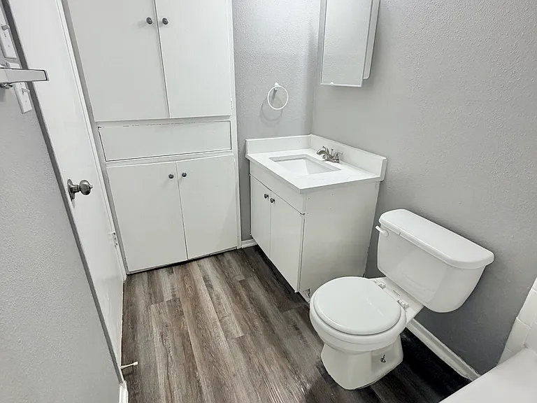 102 Charing Cross Ln — Photo 14
