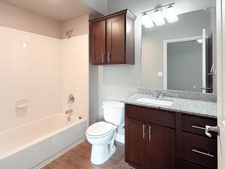Willow Creek Apartments — Photo 12