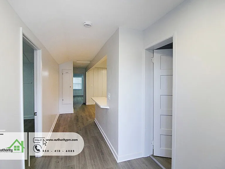 1143 Magnolia St — Photo 3