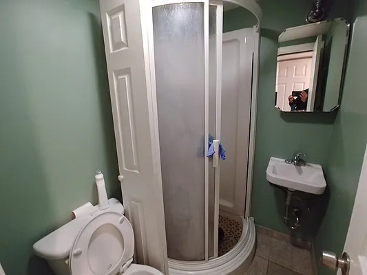 Rented by Halvatzis Realty | media 5